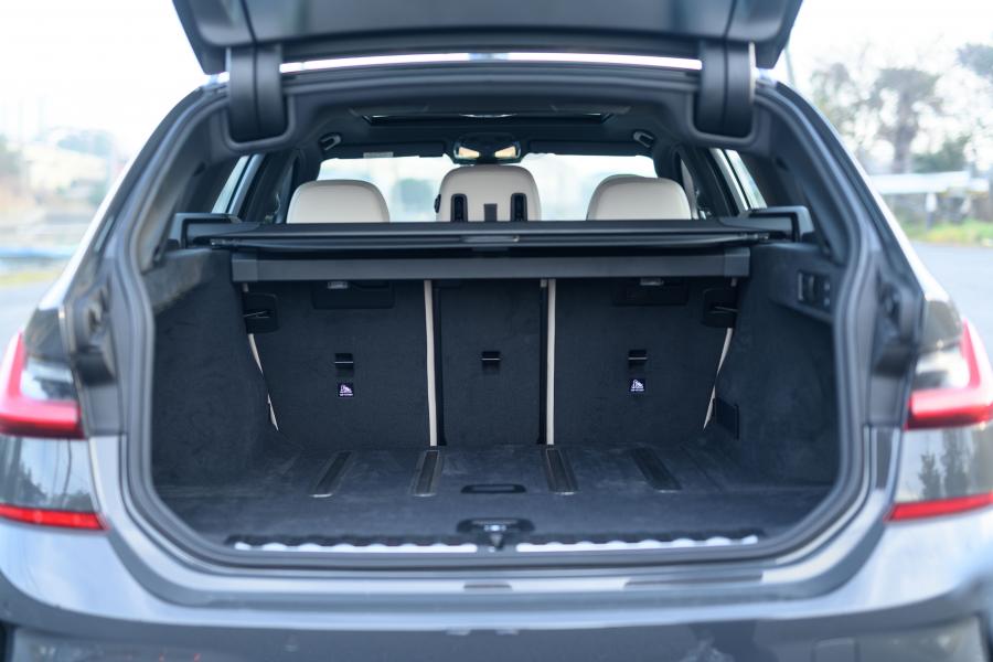 Багажник BMW 320d xDrive Touring M Sport (G21) 2019 года  (JP) (фото 26 из 28)